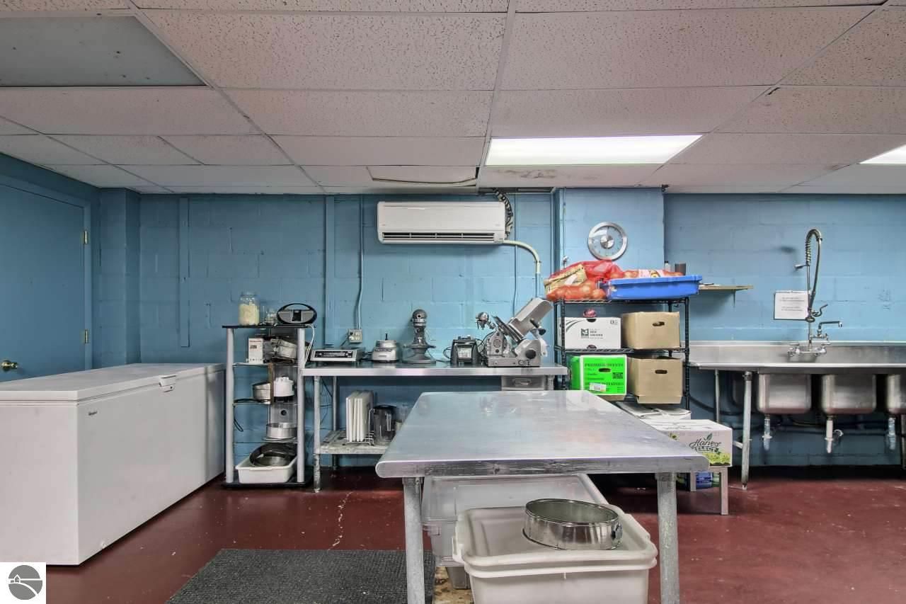 320 Main St, Frankfort, MI 49635